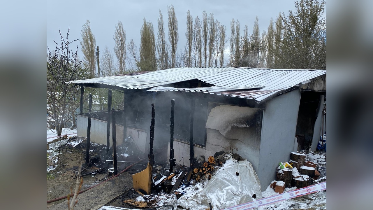 Prefabrik Evde Yangın: İki Çocuk Hayatını Kaybetti