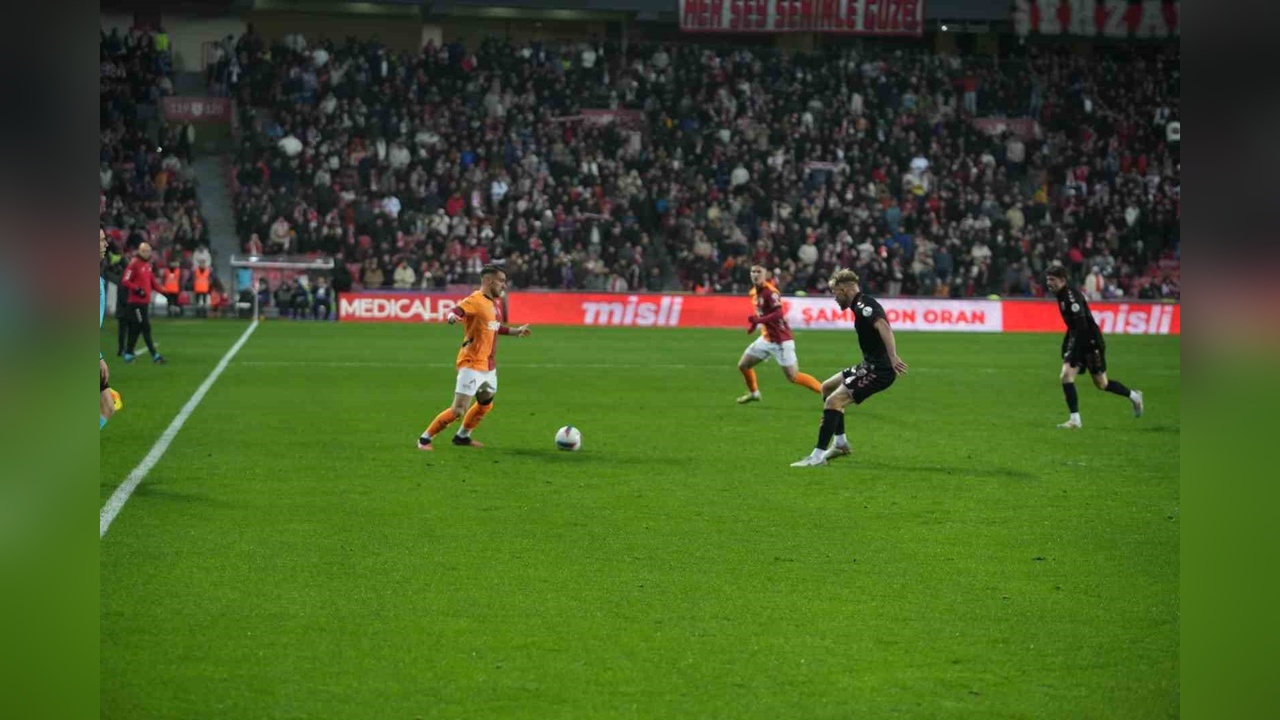 Galatasaray, Samsunspor Karşısında Önde