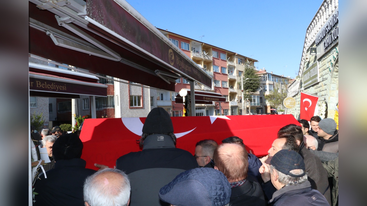 Trafik Kazasında Hayatını Kaybeden Pilot Eskişehir'de Defnedildi