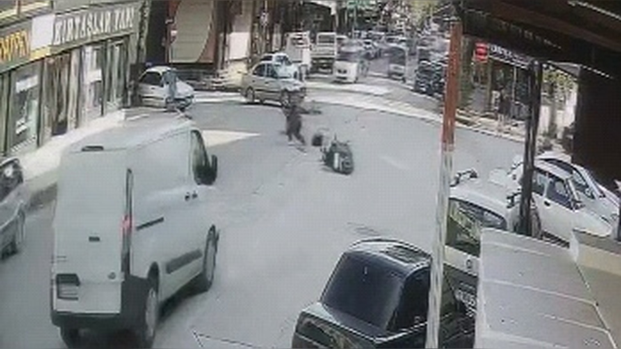 Bursa'da Otomobil ve Motosiklet Çarpıştı: İki Kişi Yaralandı