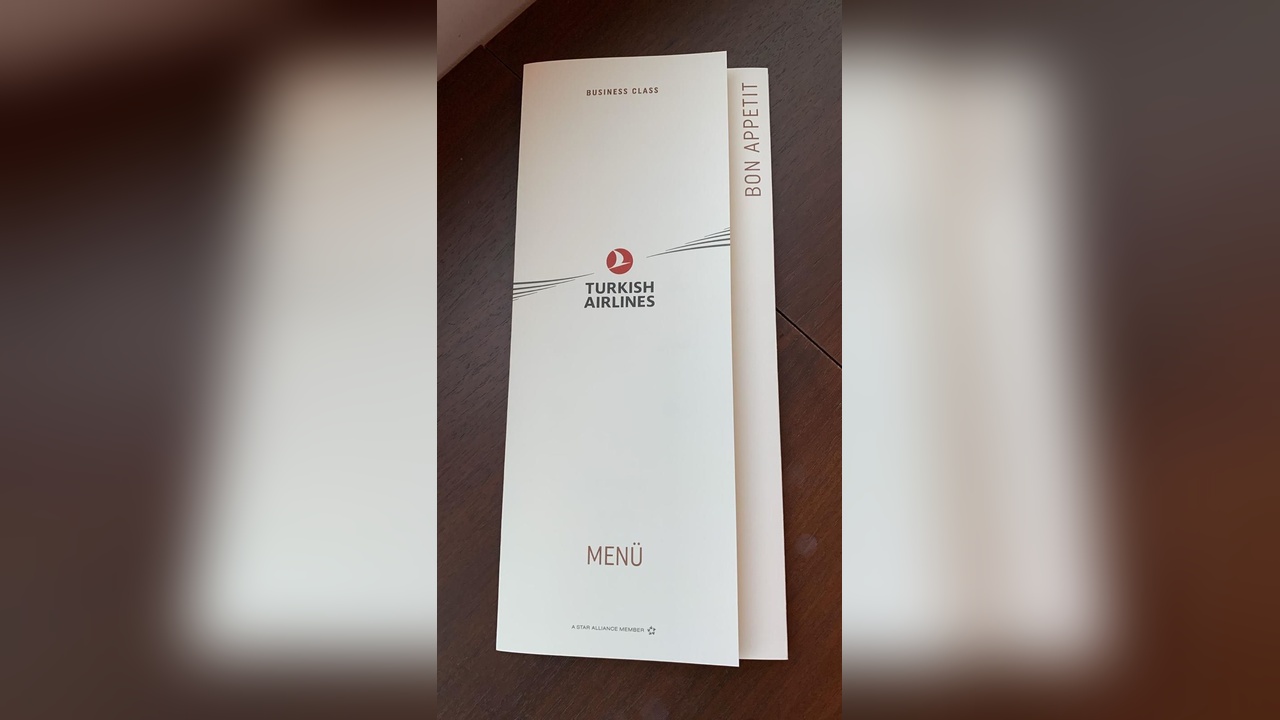 THY, Business Class Yolcularına Üç Dilde Menü Sunuyor