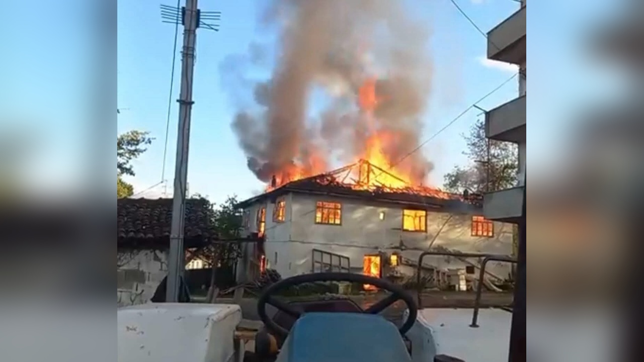 Zonguldak'ta İki Katlı Evde Yangın Çıktı
