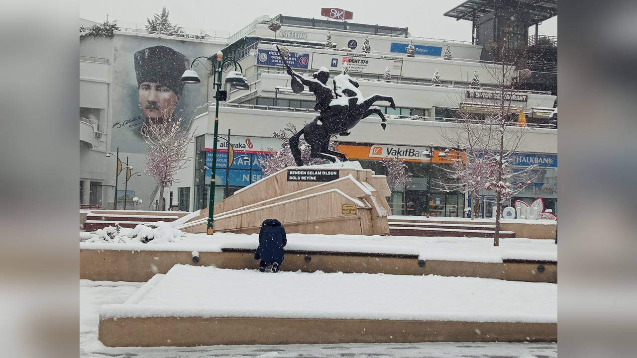 Bolu Dağı'nda Kar Yağışı Etkili Olmaya Devam Ediyor