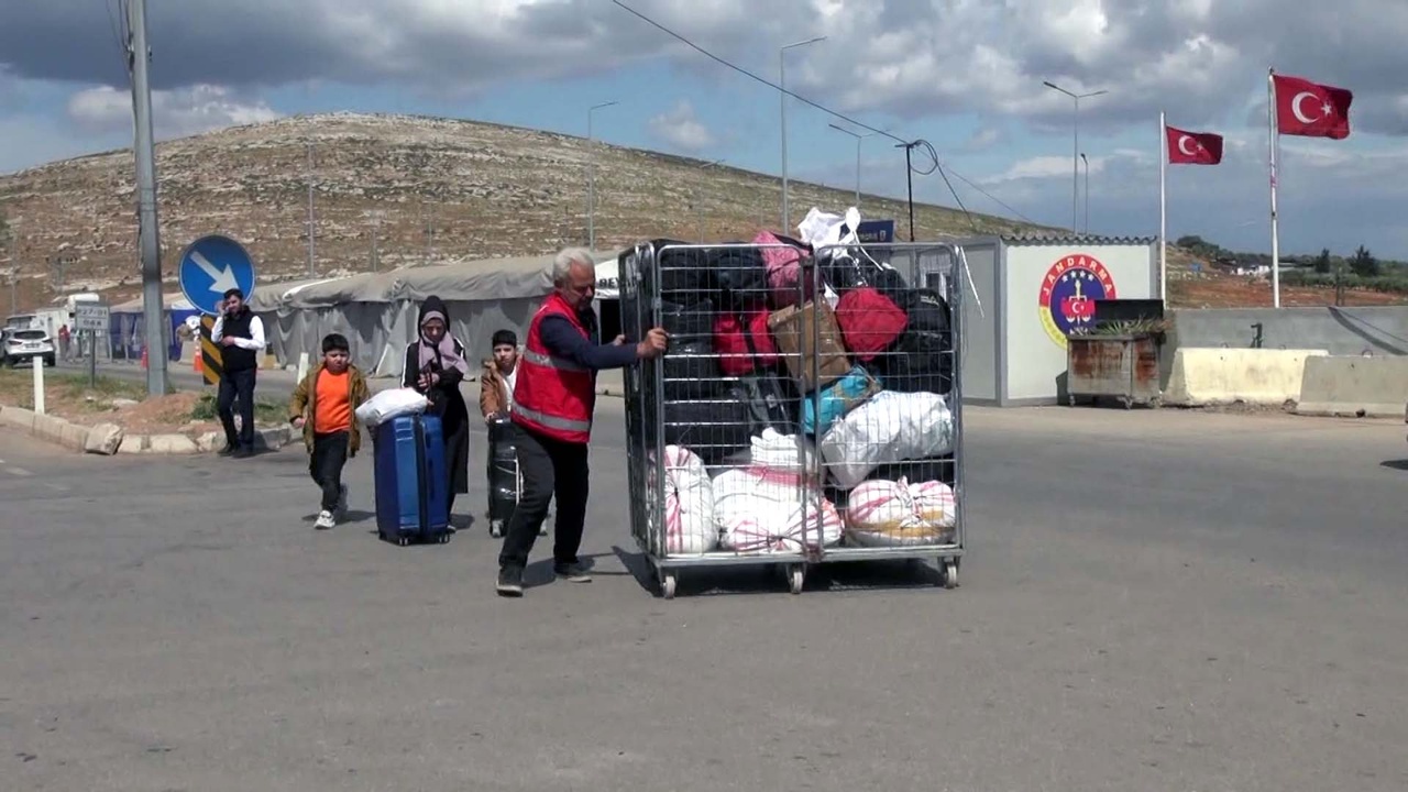 Cilvegözü Sınır Kapısı'ndan Suriyelilerin Dönüşleri Devam Ediyor