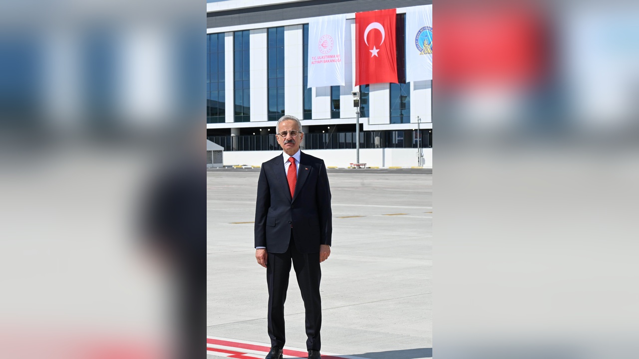 Analya Havalimanı'na Uçak Yakıtı Taşımak İçin Boru Hattı Projesi Başlatıldı