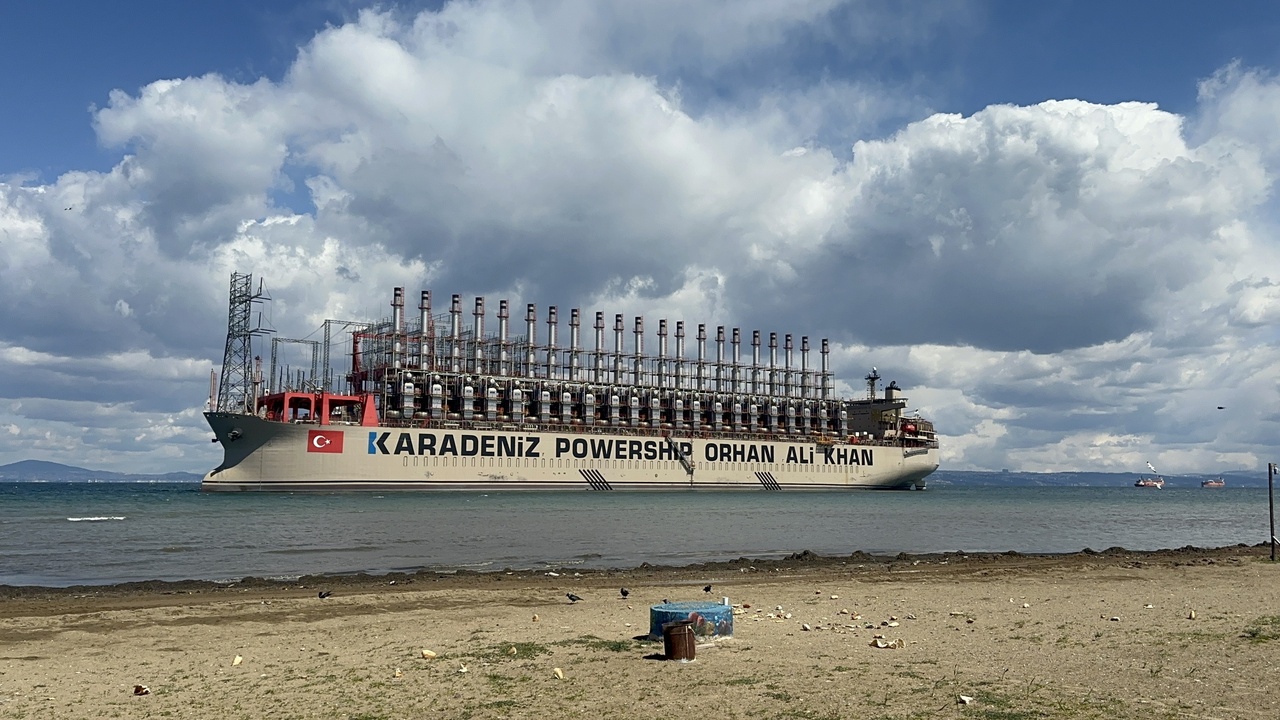 Yalova'daki Enerji Gemisi Kendiliğinden Kurtuldu