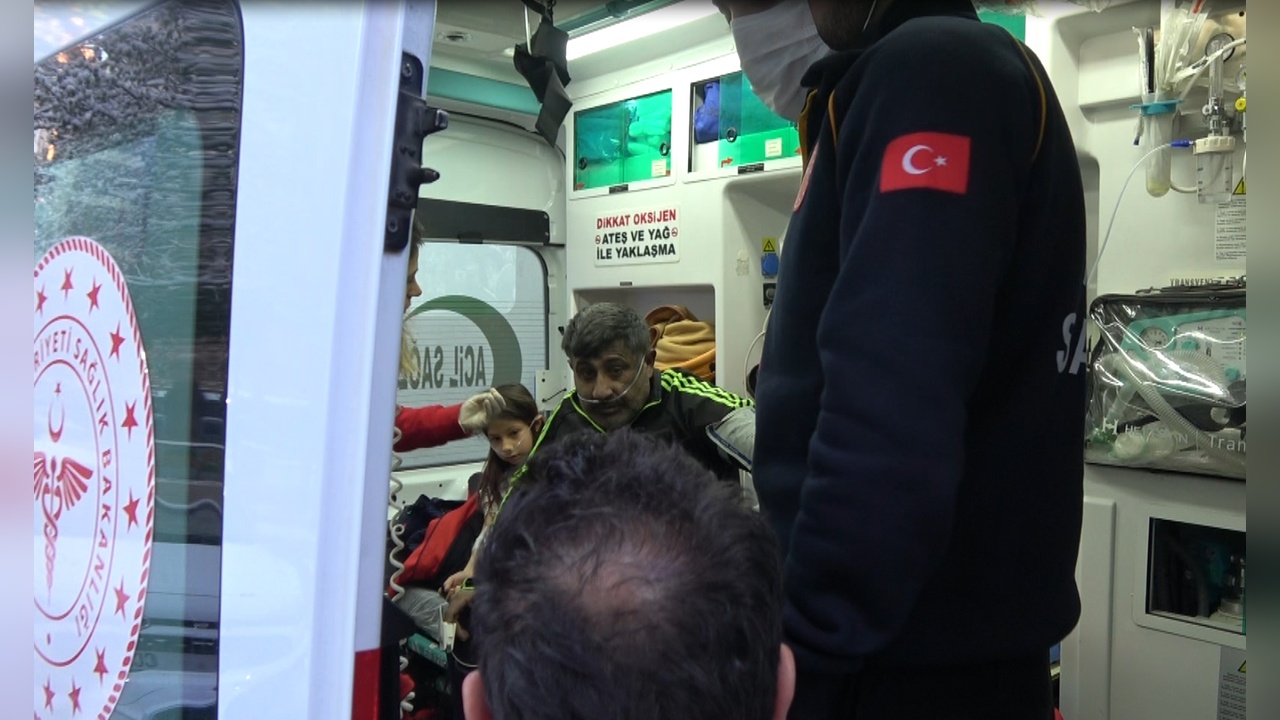 Priz Yangını: 3 Kişi Dumandan Etkilendi