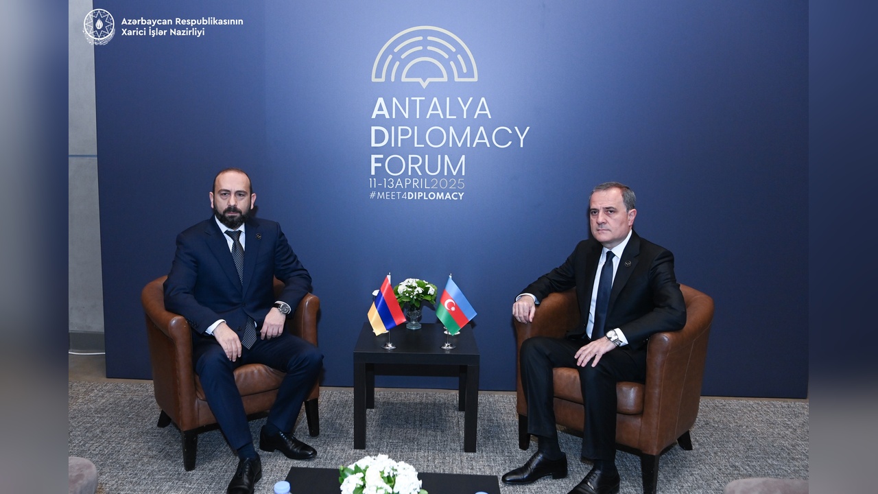 Antalya'da Azerbaycan ve Ermenistan Dışişleri Bakanları Buluştu