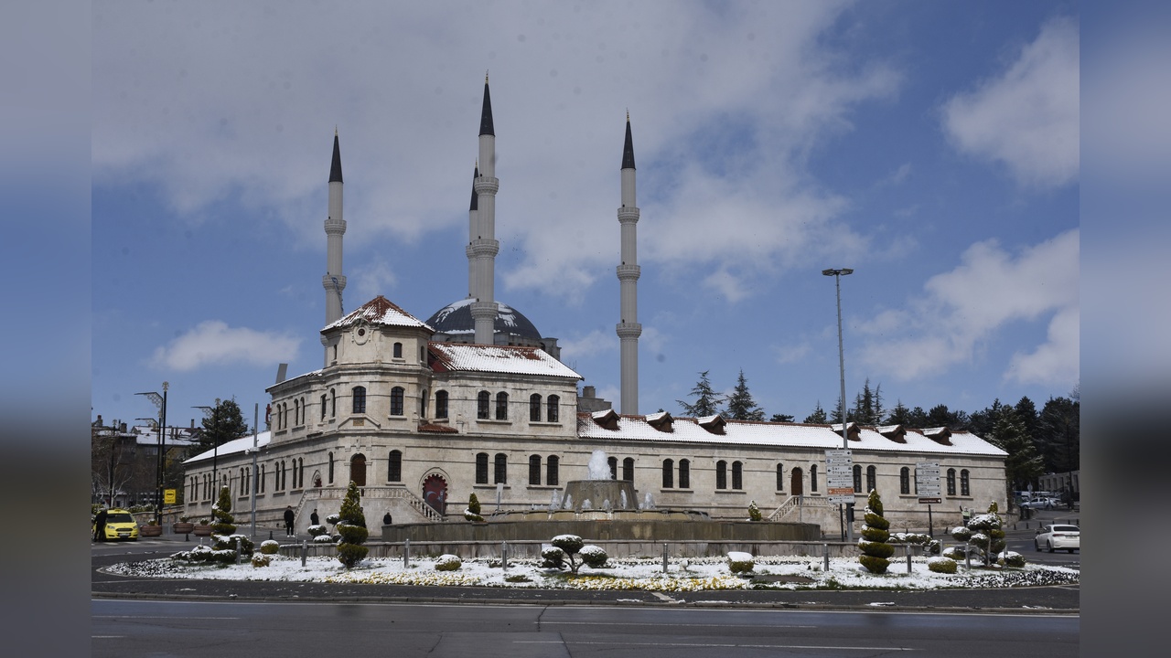 Sivas'ta Nisan Ayında Sıcaklık Eksi 17 Dereceye Düştü
