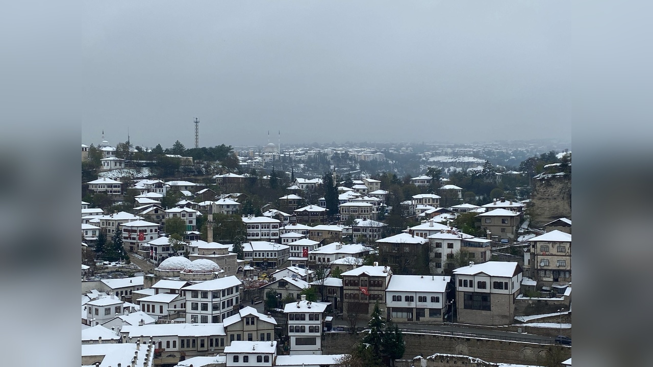 Safranbolu'yu Beyaza Bürüyen Kar Manzarası