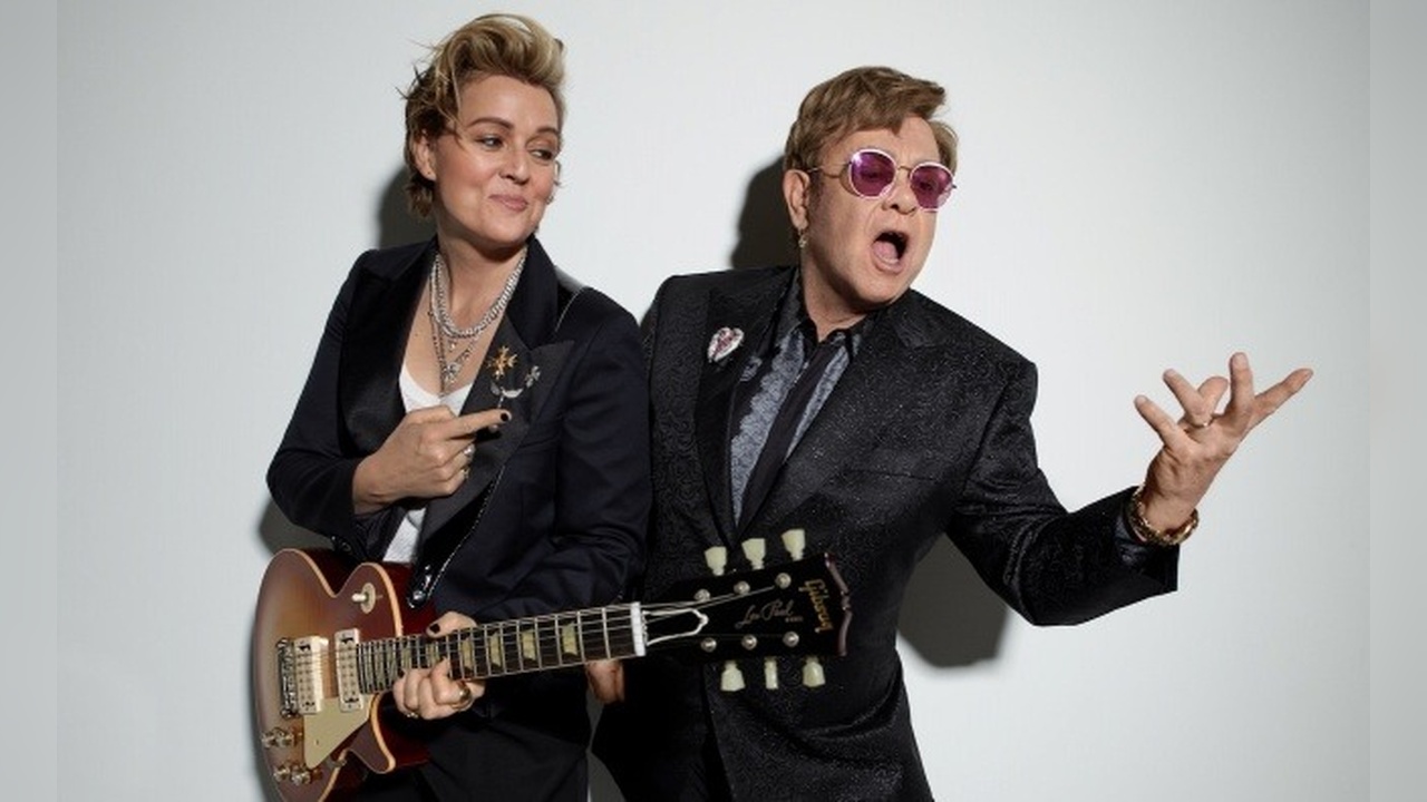 Elton John, Müzik Listelerinde Zirveye Yerleşti