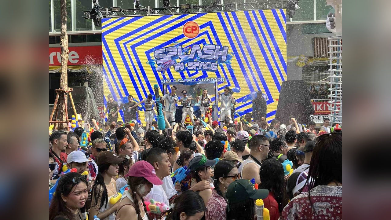 Tayland'da Geleneksel Songkran Su Festivali Coşkuyla Kutlanıyor