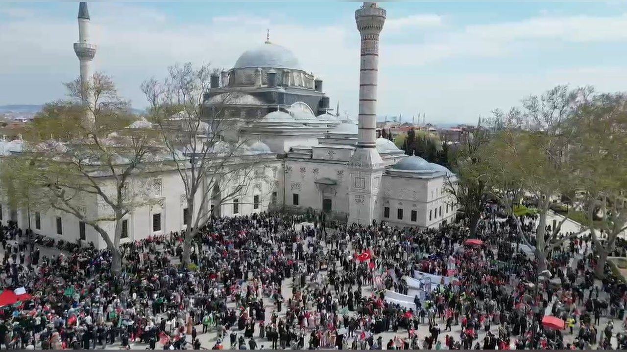 Beyazıt Meydanı'nda Filistin İçin Yürüyüş Gerçekleştirildi