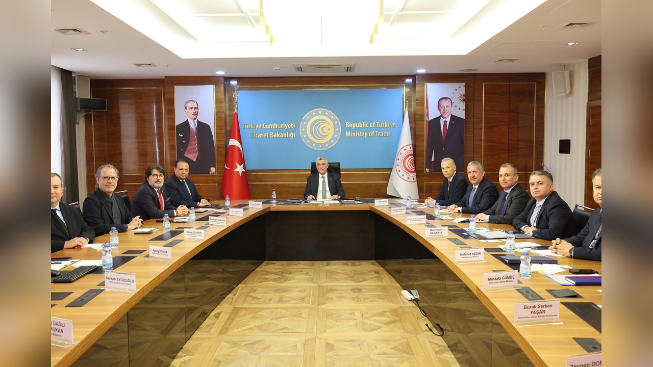 Bakan Bolat, Giyim Sanayicileri ile Toplantı Gerçekleştirdi