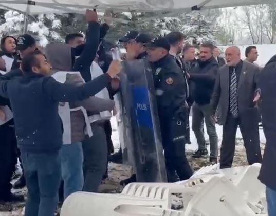 CHP’li vekilden işçilere destek mesajı