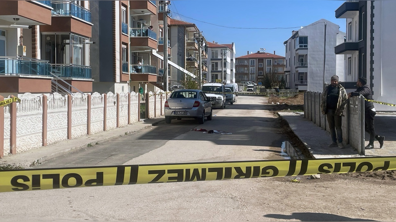 Boşanma Sürecindeki Eşi, Çocuk Eşyalarını Bırakırken Öldürüldü