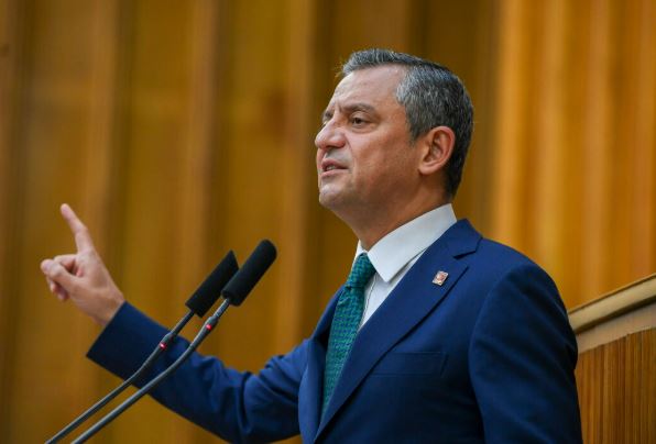 Özgür Özel'den proje okulları ve liyakat açıklaması