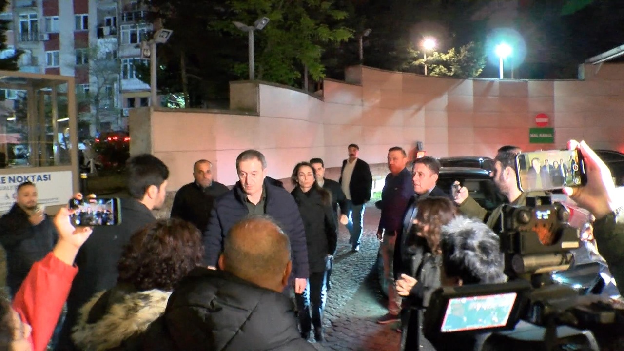 DEM Parti Eş Genel Başkanları, Önder i Ziyaret İçin Hastaneye Geldi