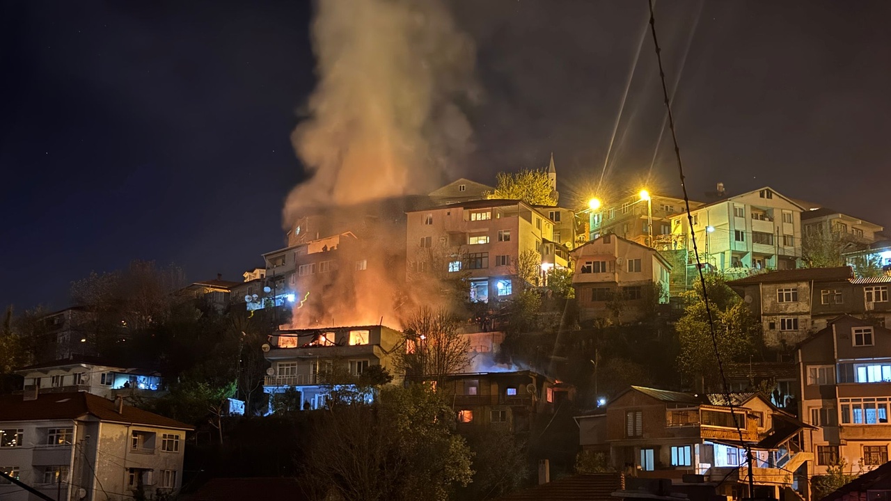 Zonguldak'ta İki Katlı Binada Çıkan Yangında Bir Kişi Hayatını Kaybetti