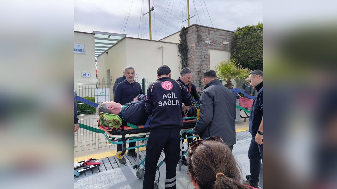 Yunan Adasından Deniz Ambulansıyla Türkiye'ye Getirilen Hasta