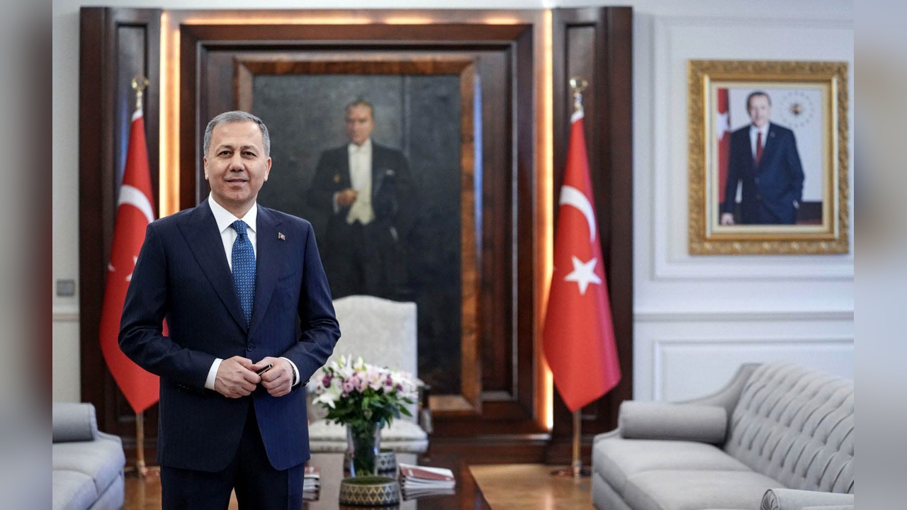 Bakan Yerlikaya, 9 Aralık'tan İtibaren 17 Bin 512 Suriyelinin Ülkesine Döndüğünü Açıkladı