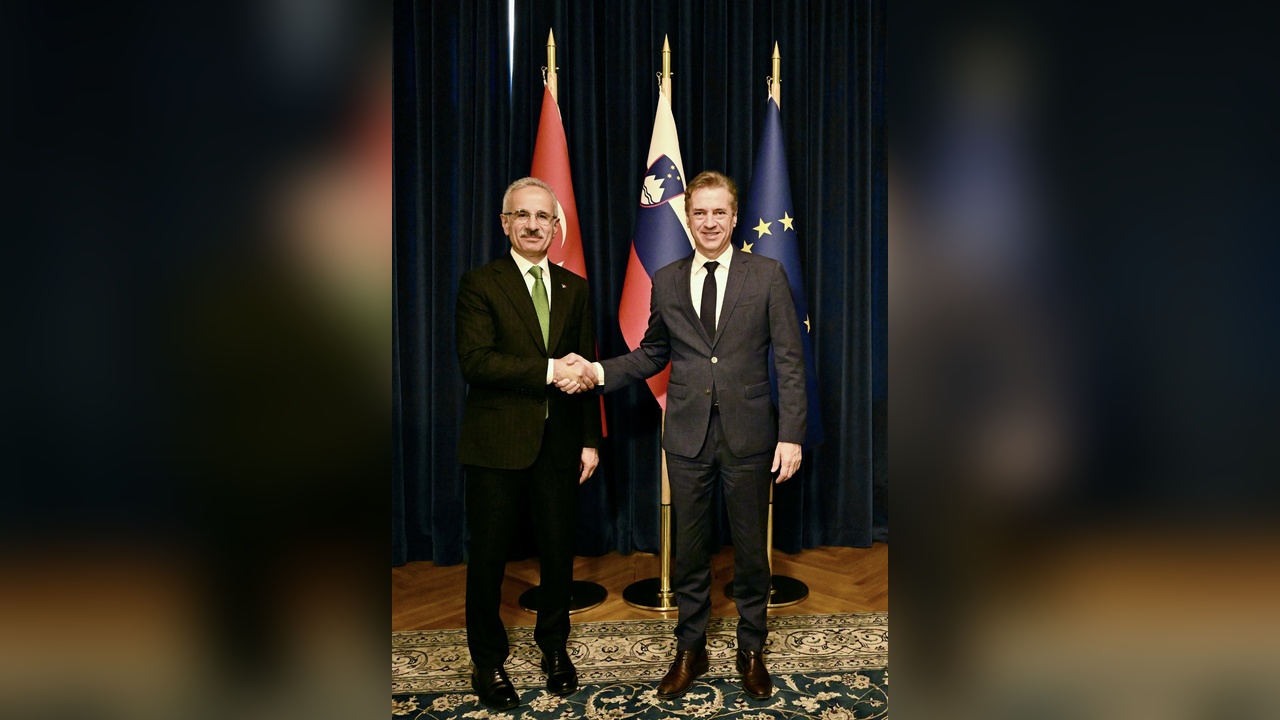 Bakan Uraloğlu Slovenya Başbakanı Golob ile Resmi Görüşme Gerçekleştirdi