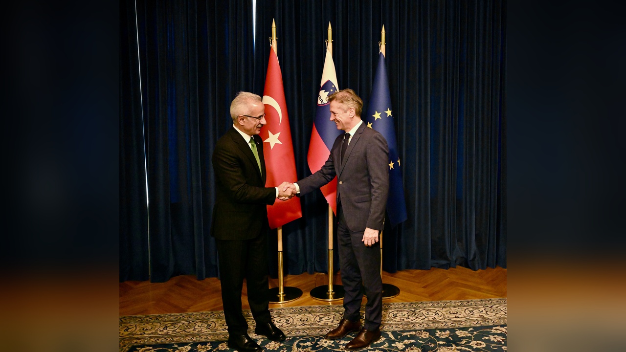 Bakan Uraloğlu, Slovenya Enerji Bakanı Bratušek ile Resmi Görüşme Gerçekleştirdi