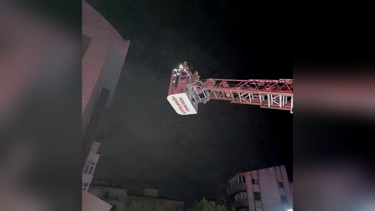 Yalova'da Yangın Faciası: 7 Kişi İtfaiye Tarafından Kurtarıldı