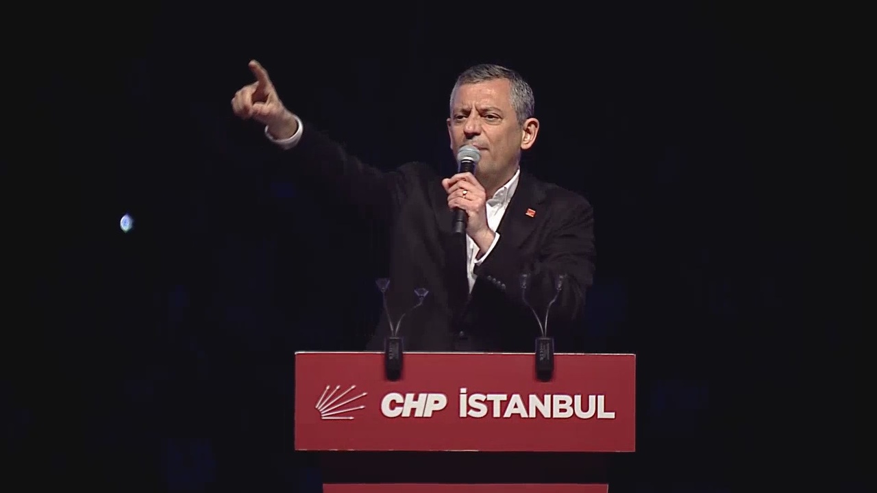 Özgür Özel Beylikdüzü’nde Vatandaşlarla Buluştu