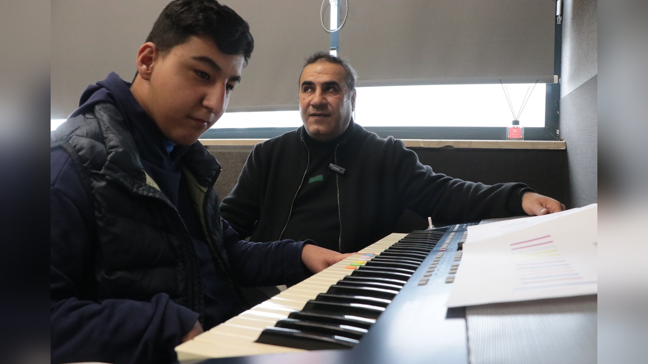 Görme Engelli Müzik Öğretmeni, Özel Öğrencilere İlham Kaynağı Oluyor