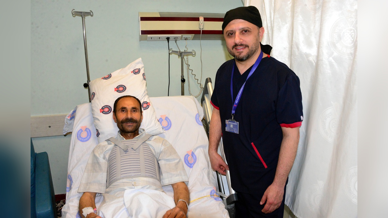 Genişleyen Aort Damarlı Hasta 6 Saatlik Ameliyatla Hayata Döndü