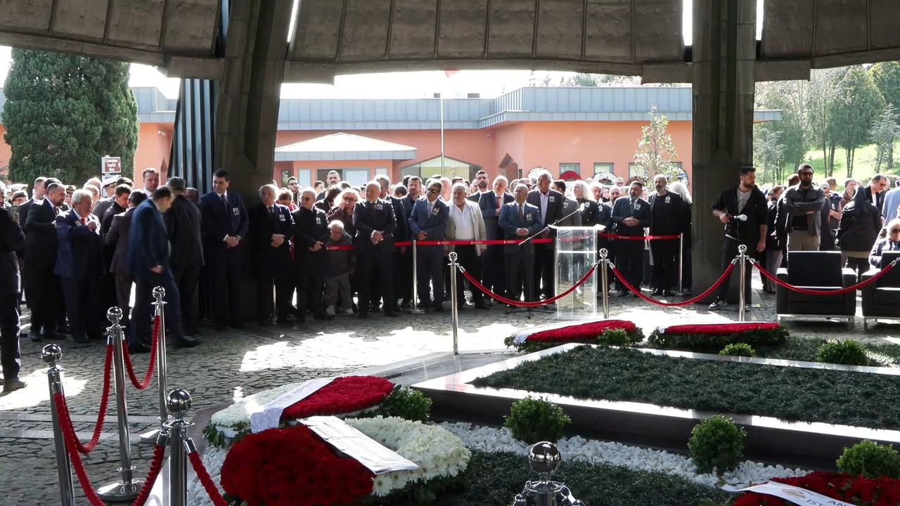 8. Cumhurbaşkanı Turgut Özal, Mezarında Anıldı
