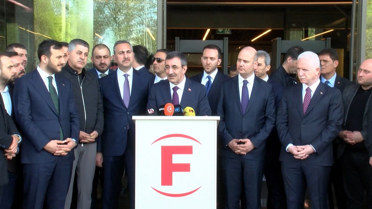 Siyasetçilerden Sırrı Süreyya Önder'e Hastane Ziyareti