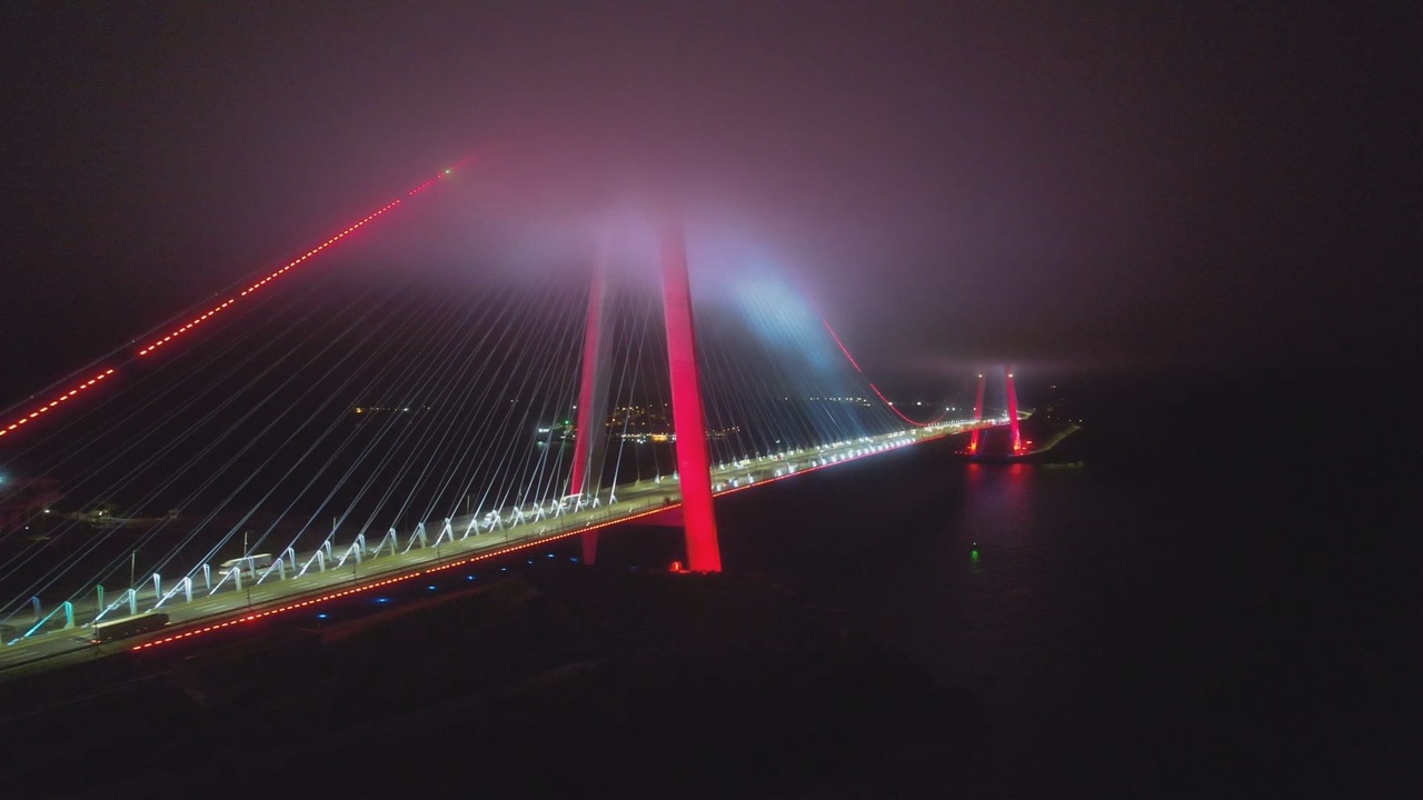 İstanbul'da Yavuz Sultan Selim Köprüsü'nde Sis Manzarası Havadan Kaydedildi