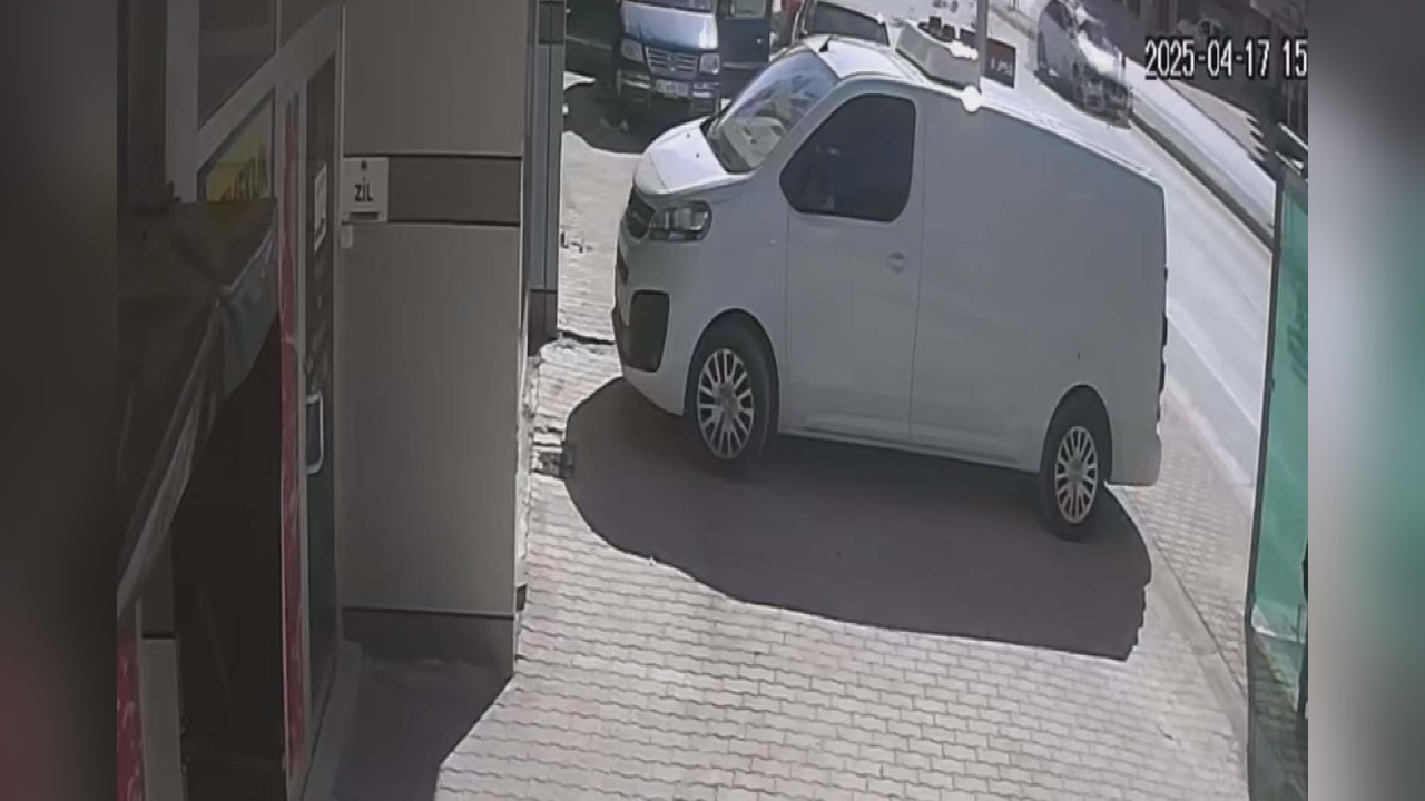 Küçük Sürücünün Ortaokul Öğrencilerine Çarptığı Kaza Kameralara Yansıdı: Bir Ölü, Bir Yaralı