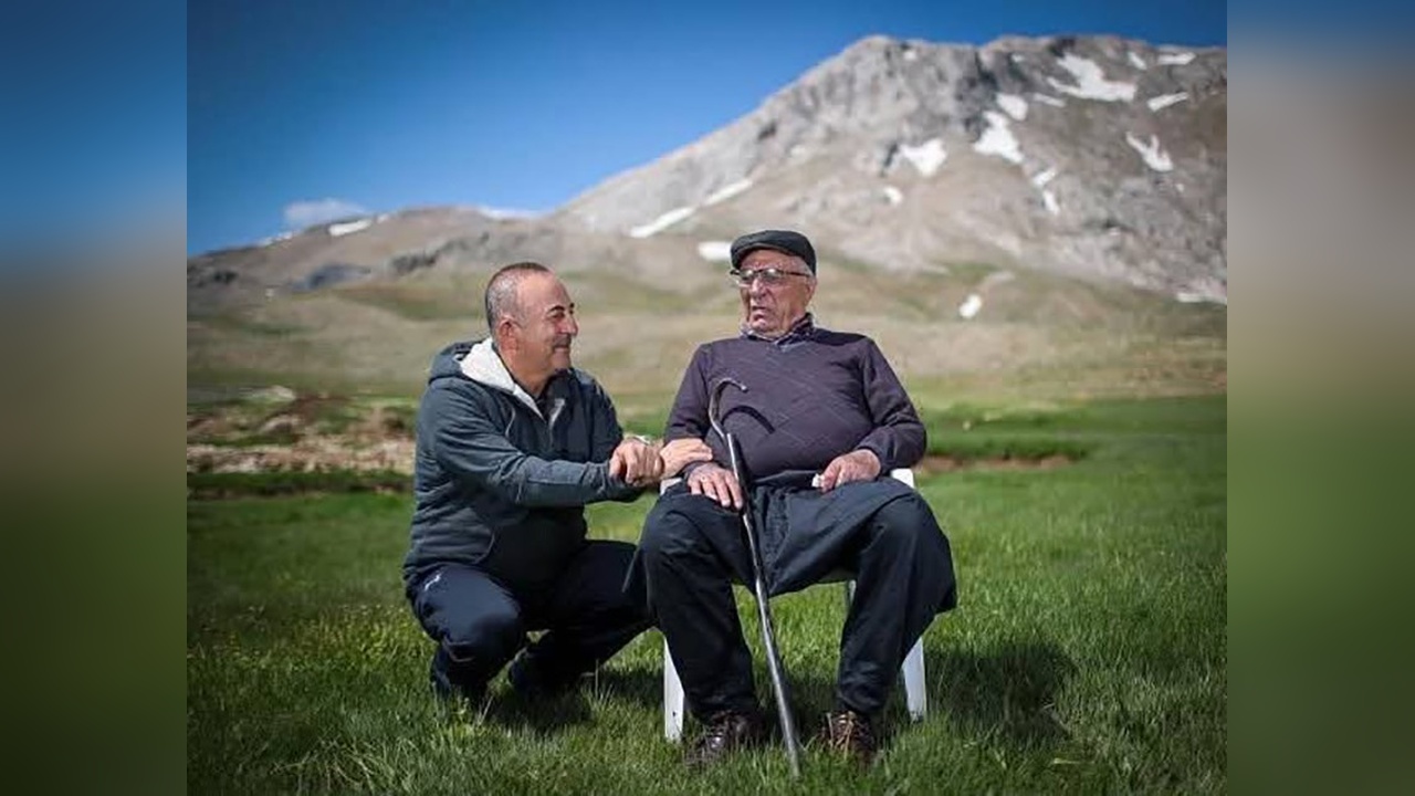 Eski Dışişleri Bakanı Çavuşoğlu'nun Babası Vefat Etti, Siyasilerden Başsağlığı Mesajları