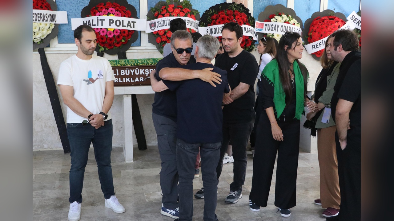 Ersun Yanal'ın Babası Ural Yanal Son Yolculuğuna Uğurlandı