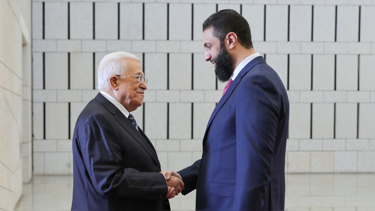 Suriye Cumhurbaşkanı Şara ve Filistin Devlet Başkanı Abbas Birlikte Görüştü