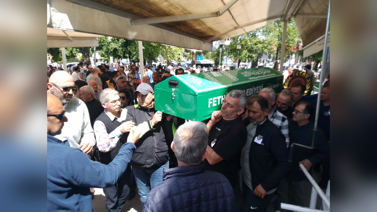 Bisiklet Grubuna Otomobil Çarpması Sonucu Hayatını Kaybeden Turizmci Defnedildi