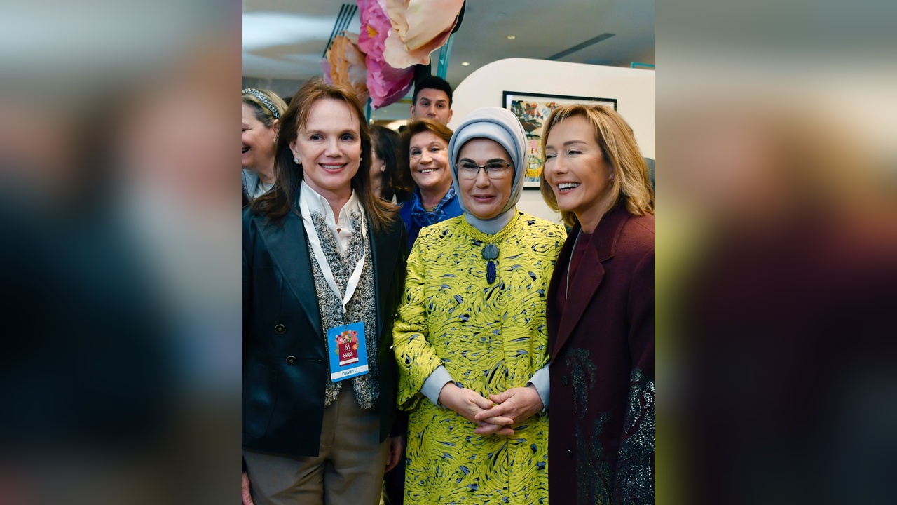 Emine Erdoğan, İstanbul'daki Cemre Çarşısı Programına Katıldı