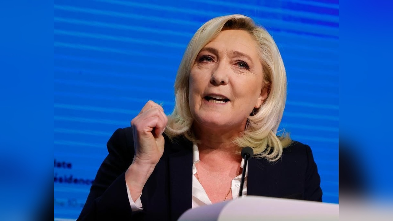 Fransa'da Yolsuzluk Suçlamasıyla Le Pen'in Meclis Üyeliği Durduruldu