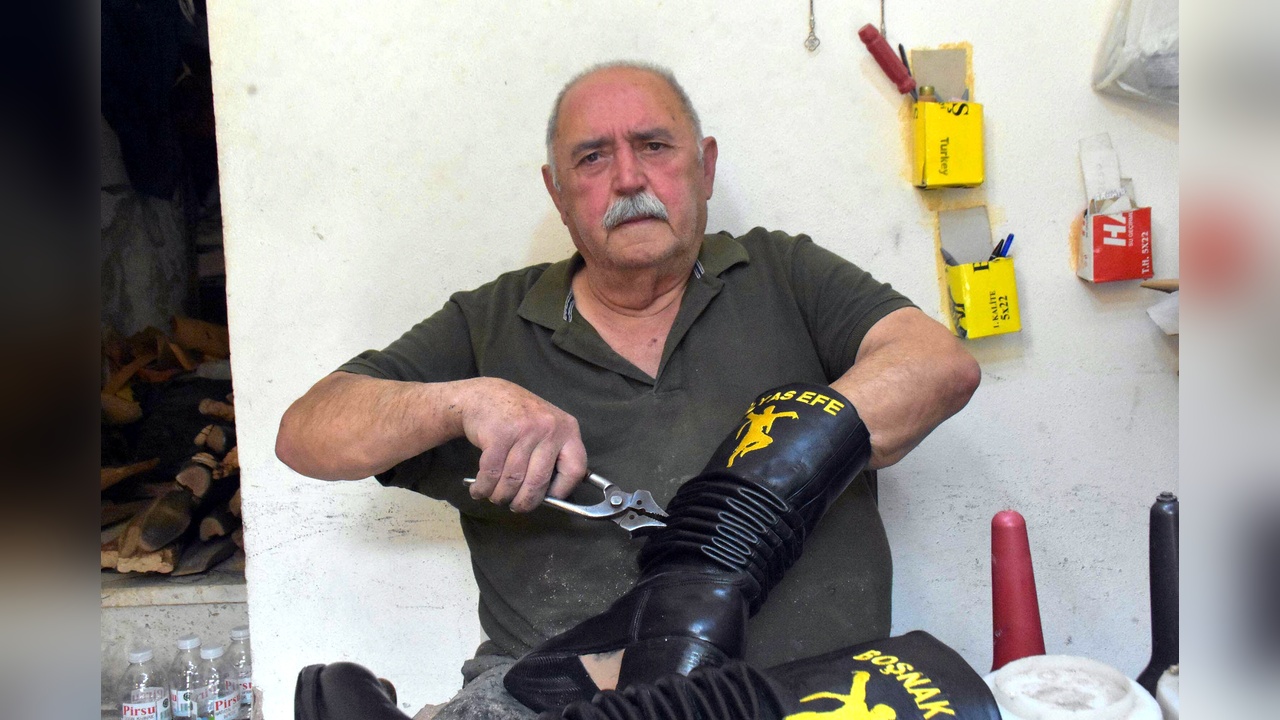 Tireli Hasan Usta'nın 64 Yıllık Körüklü Çizme Serüveni