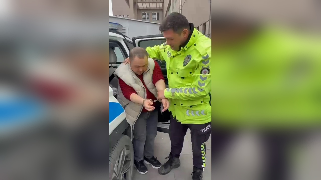İstanbul'da Down sendromlu Samet'in Hayali Gerçek Oldu: Polis Üniformasıyla Denetime Katıldı