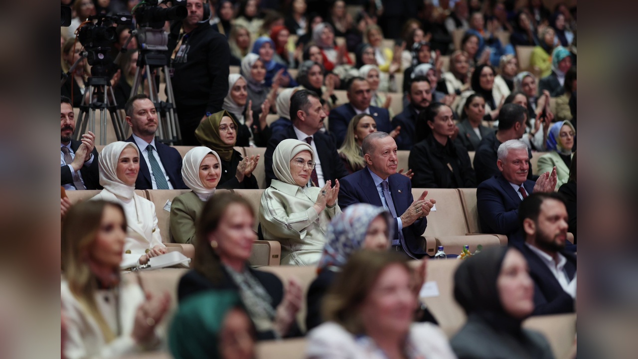 Emine Erdoğan, KADEM'in Yeni Yönetimini Tebrik Etti