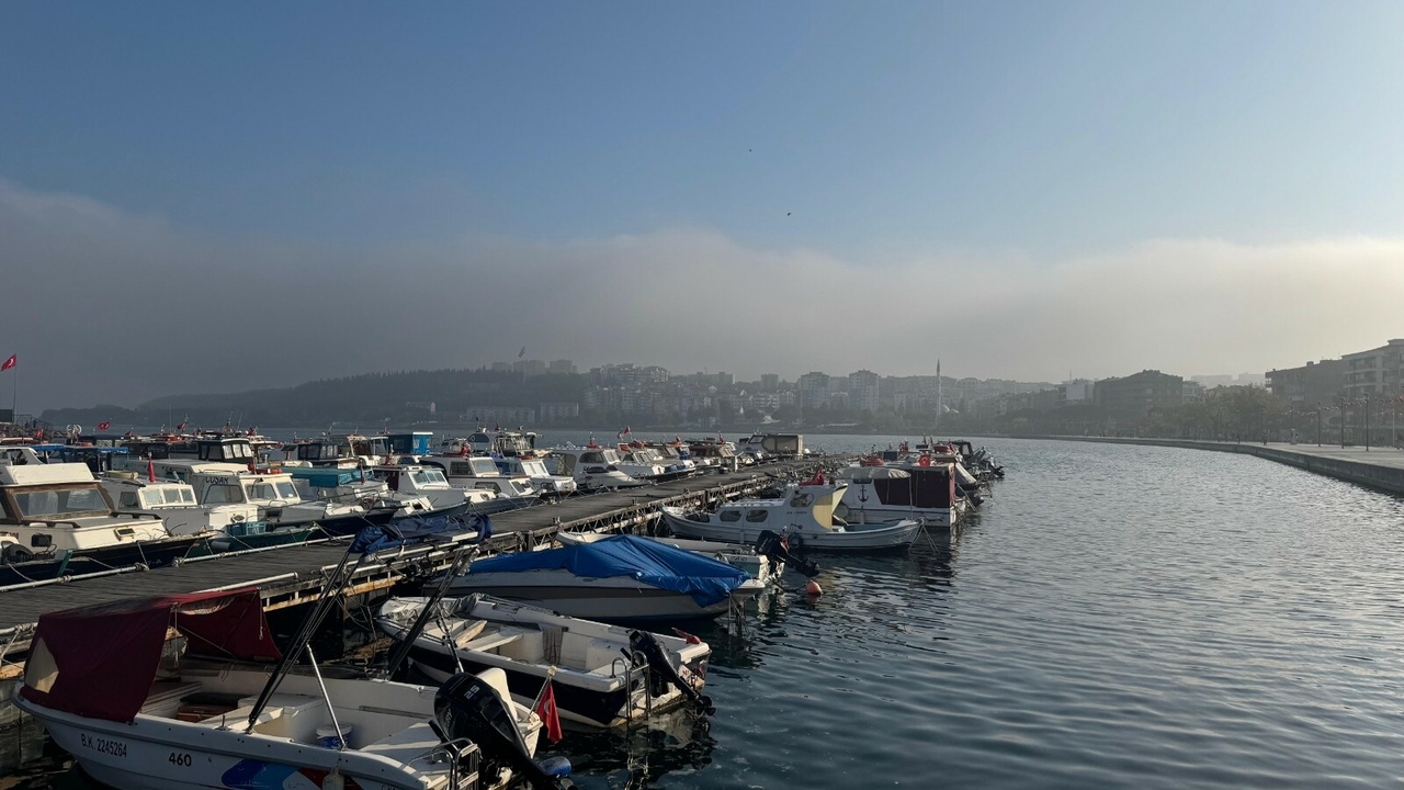Çanakkale Boğazı'nda Sis Nedeniyle Deniz Trafiği Aksadı