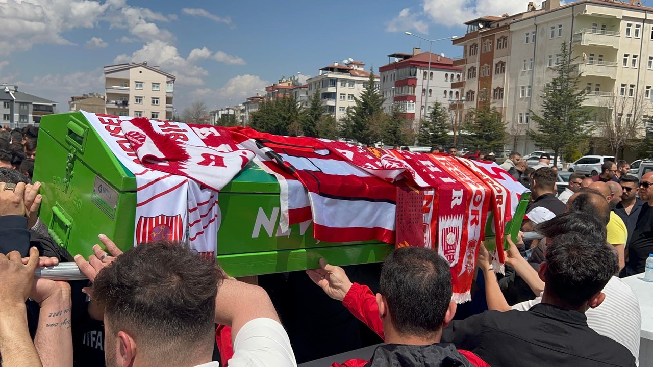 İşe Giriş Sırasında Kalp Krizi Geçiren İhsan Son Yolculuğuna Uğurlandı