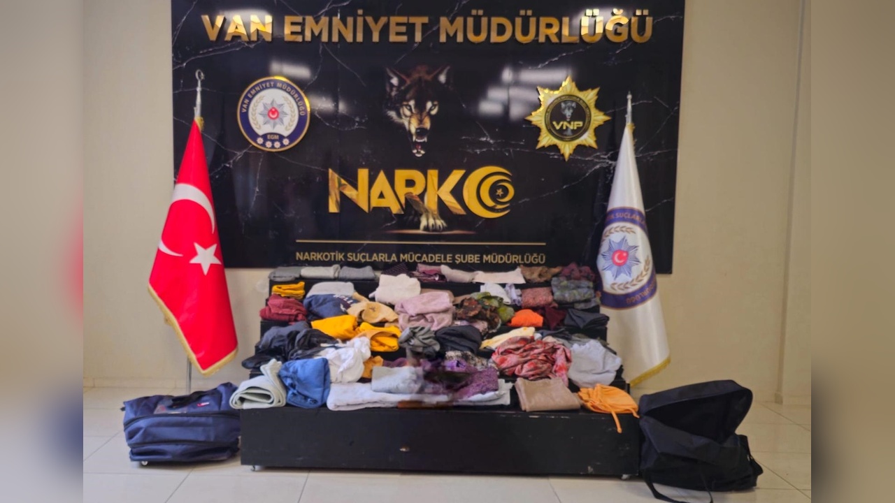 Havalimanında Yabancı Uyruklu İki Şüpheli 32 Kilo Metamfetaminle Gözaltına Alındı