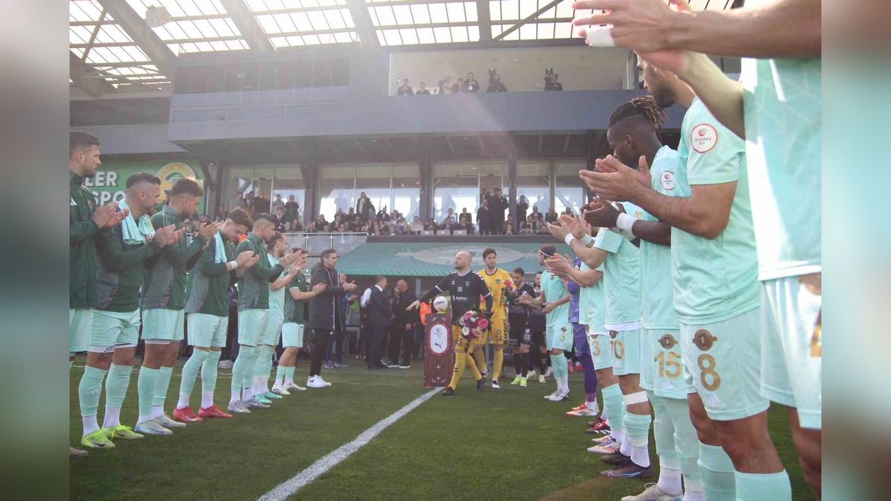 Esenler Erokspor, Süper Lig’e Yükselen Kocaelispor’u Coşkuyla Karşıladı