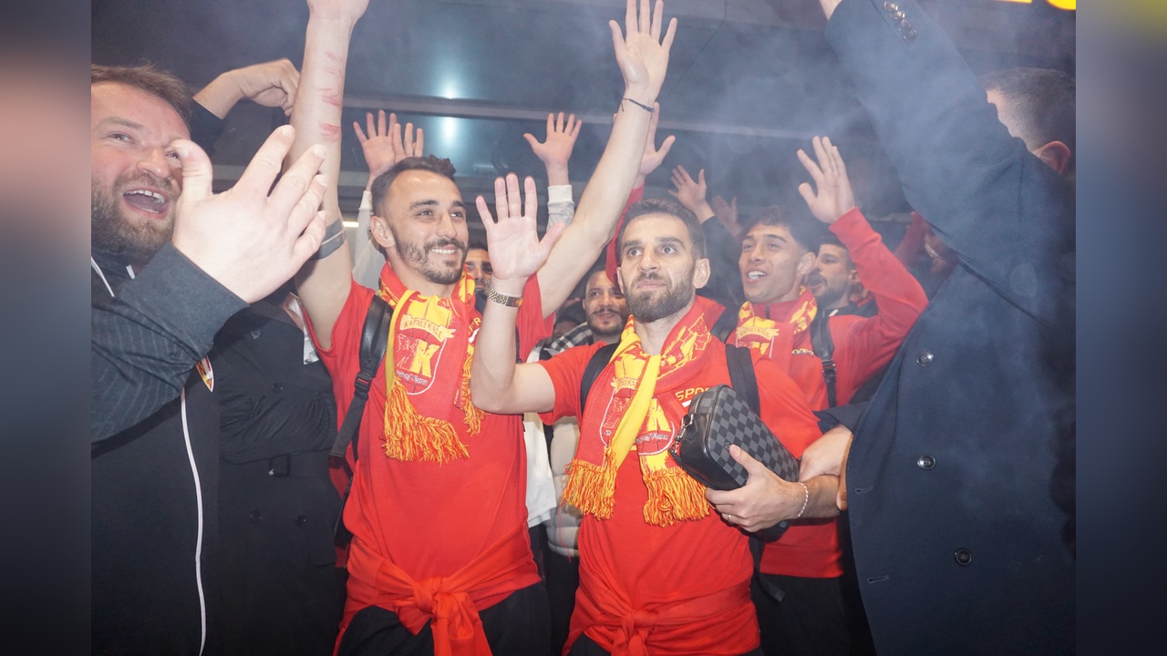 Kayserispor Taraftarlarından Coşkulu Karşılama