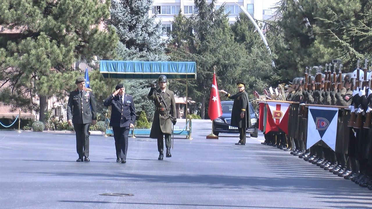 Genelkurmay Başkanı Orgeneral Gürak, Kosova'daki Askeri Yetkililerle Görüştü